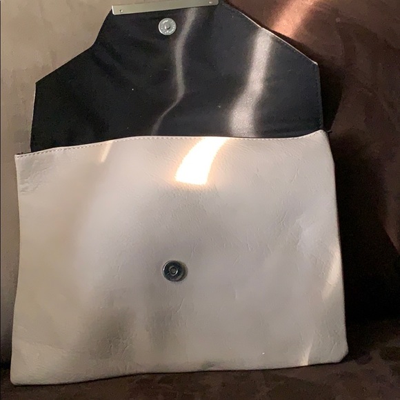 Clutch - Picture 2 of 2